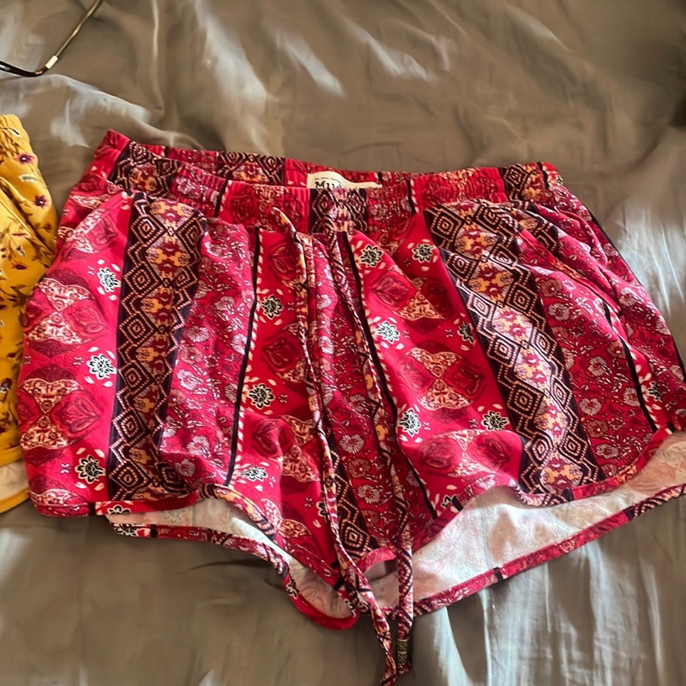 MUDD YELLOW AND RED PAISLEY SOFT SHORTS! (target brand)